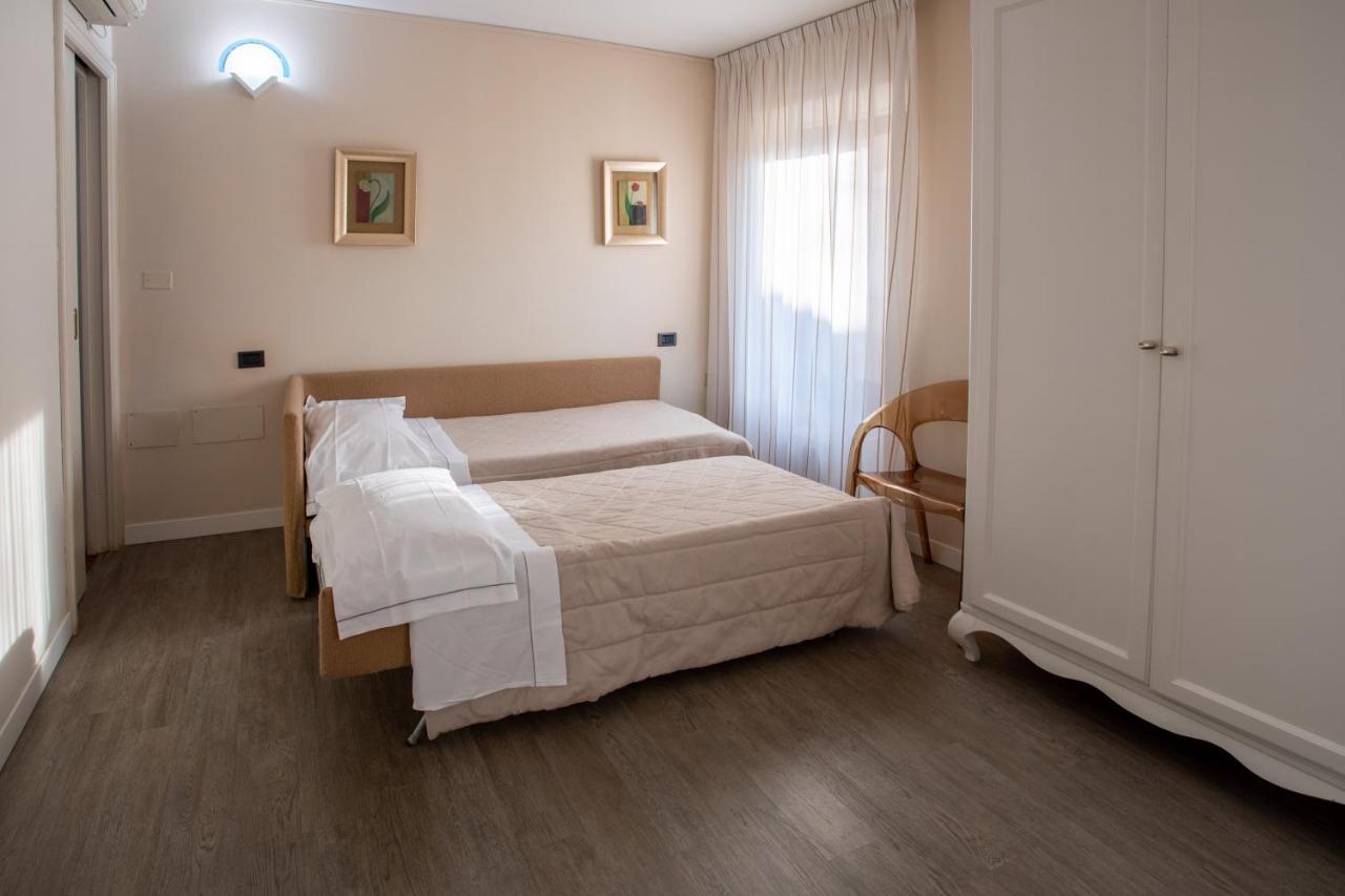 Hotel Degli Oleandri Sirmione Luaran gambar