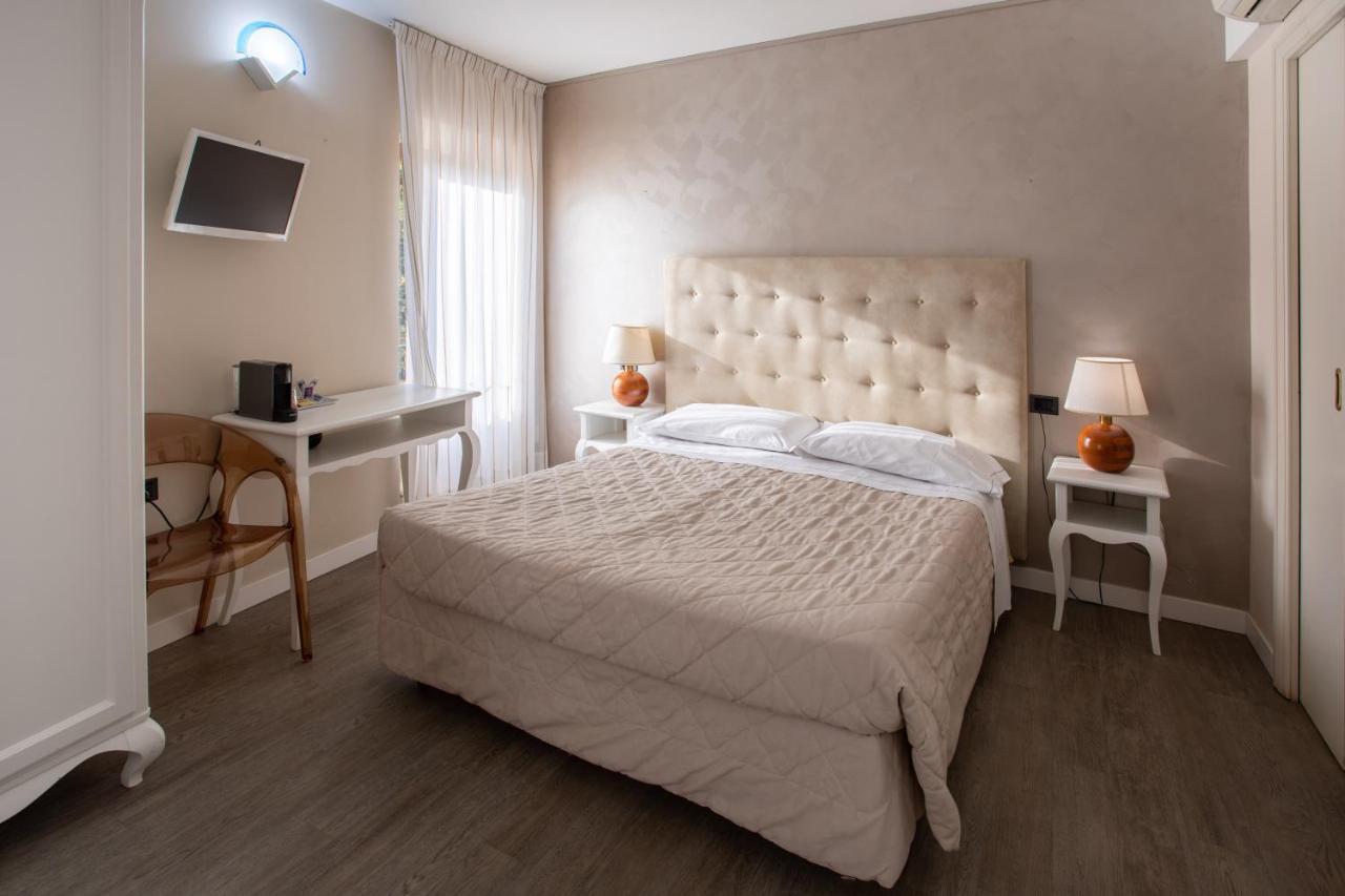 Hotel Degli Oleandri Sirmione Luaran gambar