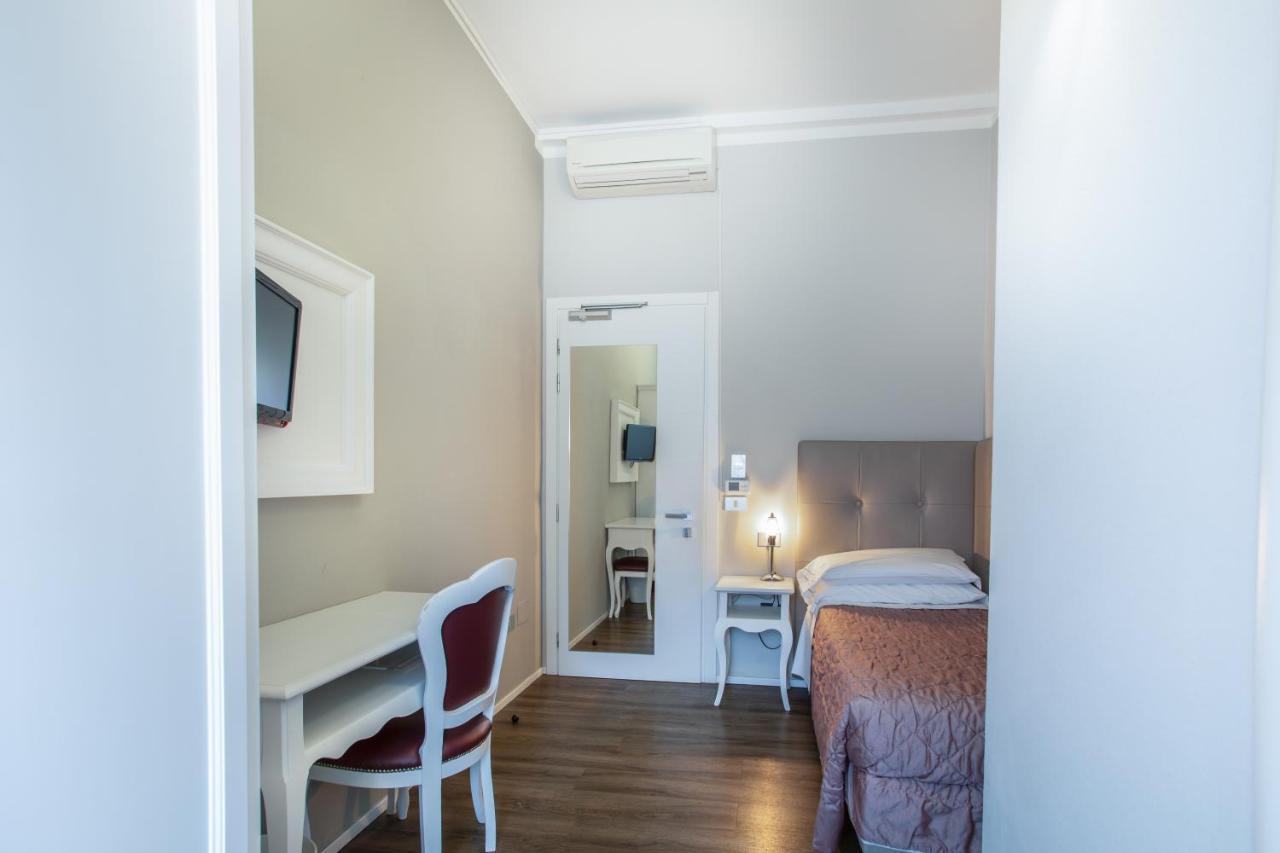Hotel Degli Oleandri Sirmione Luaran gambar