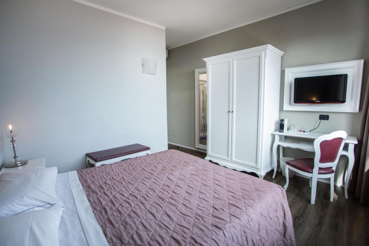 Hotel Degli Oleandri Sirmione Luaran gambar