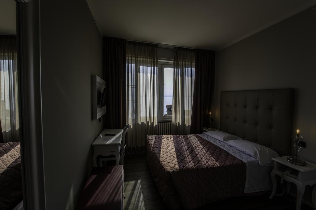 Hotel Degli Oleandri Sirmione Luaran gambar